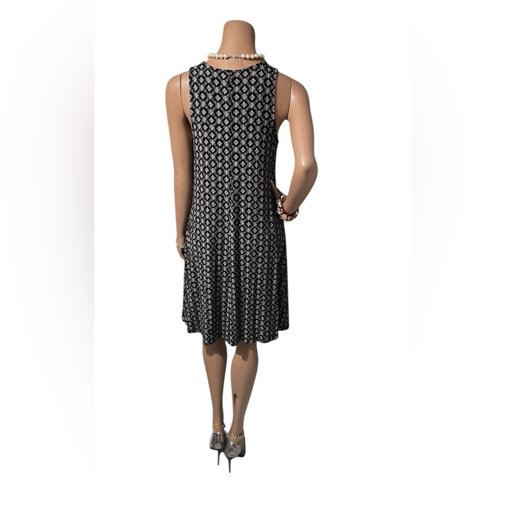 Old Navy Black and White Geometric Midi Dress☑️ - Picture 3 of 11